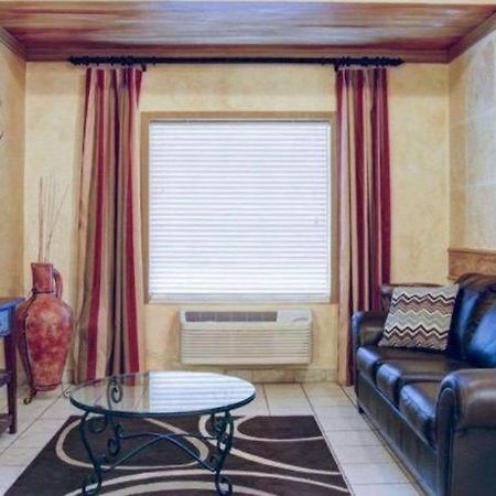 Quality Inn & Suites Airport Austin Dış mekan fotoğraf