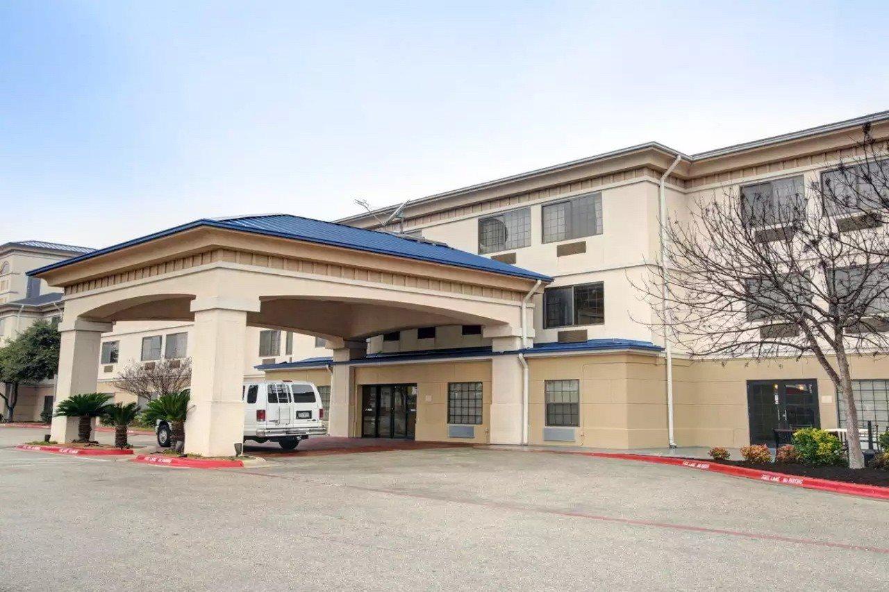 Quality Inn & Suites Airport Austin Dış mekan fotoğraf