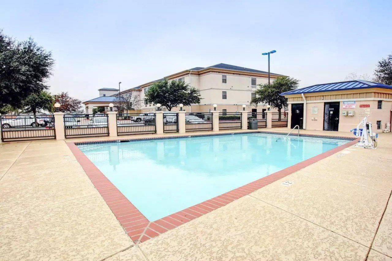 Quality Inn & Suites Airport Austin Dış mekan fotoğraf