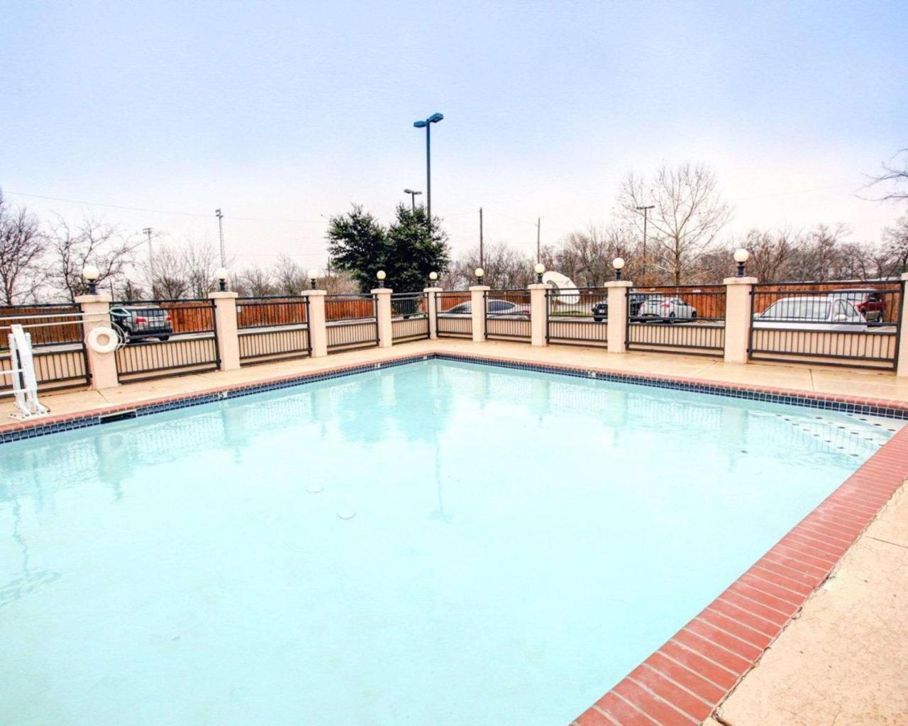 Quality Inn & Suites Airport Austin Dış mekan fotoğraf